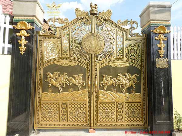 Mẫu cổng nhôm đúc họa tiết mã đáo thành công, cổng nhôm đúc, mẫu cổng nhôm đúc đẹp, cửa nhôm đúc, cong nhom duc, congnhomduc, cổng nhôm đúc đẹp